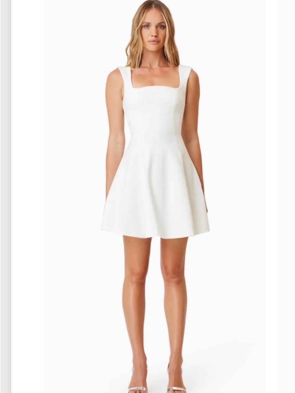Elliatt sonnet day sweetheart dress 

White nwt small